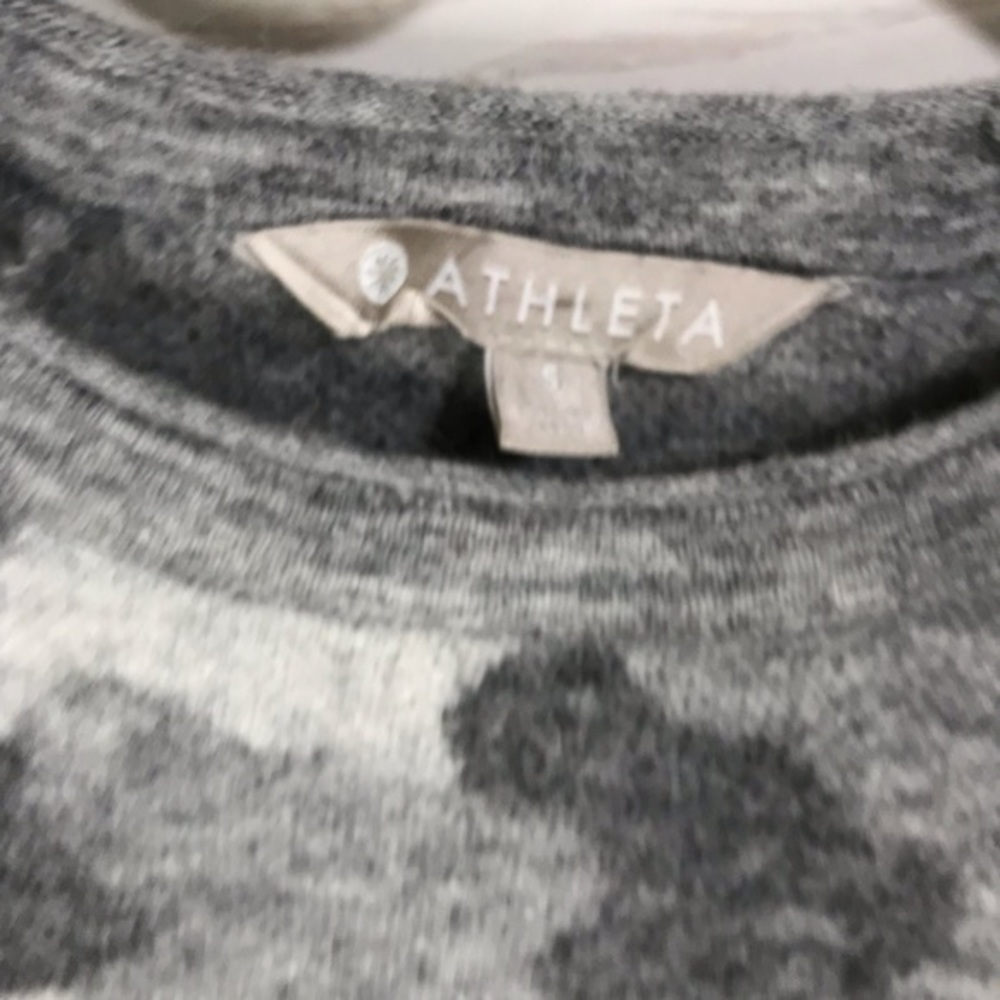 Athleta Gray Undercover Camo Pullover 383722 Size Small - Picture 3 of 7